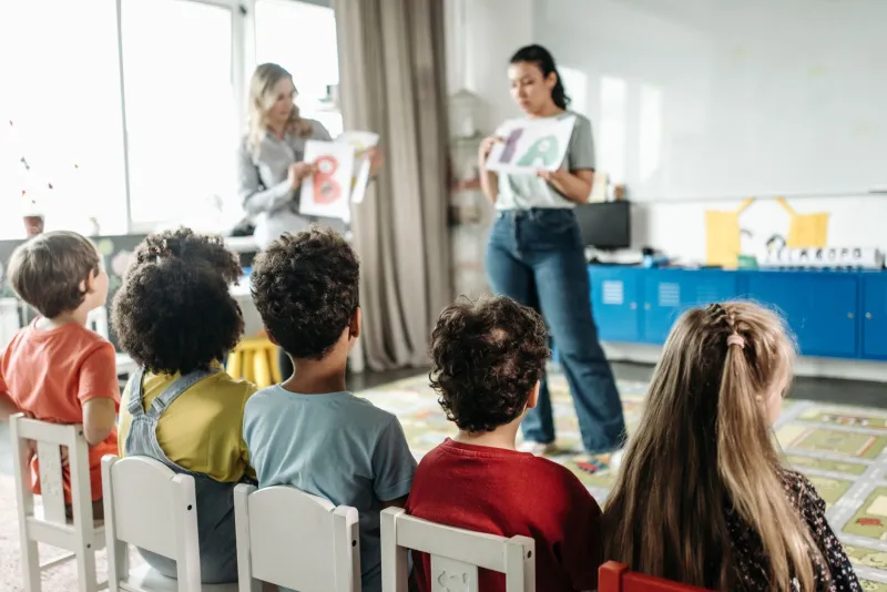 O Currículo que Ninguém Escreve, Mas Todo Aluno Aprende: Reflexões sobre a Educação Implícita nas Escolas Brasileiras